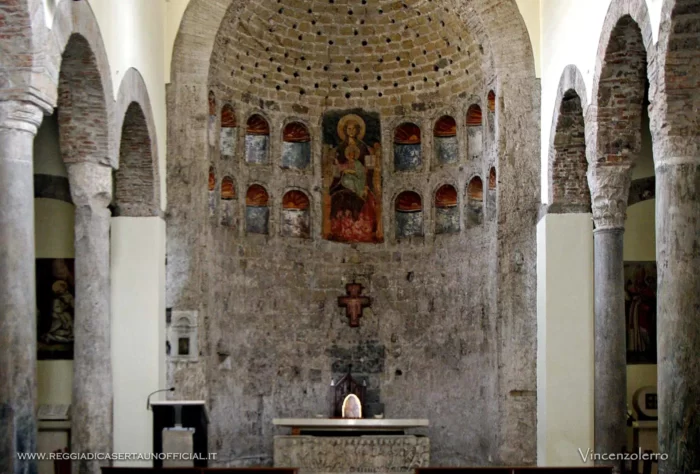 Chiesa dei Santi Rufo e Carponio interno particolare