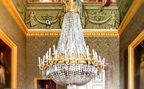 Reggia di Caserta - Anticamera di Re Francesco II - lampadario in cristallo e bronzo stile impero