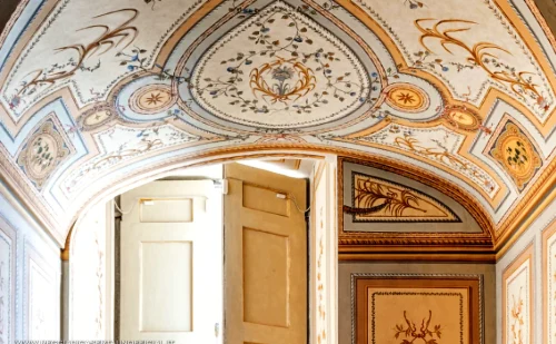 Reggia di Caserta - Cappella della regina Maria Carolina - finestra dettaglio del soffitto