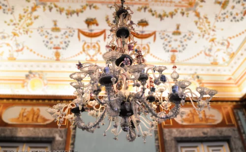 Reggia di Caserta - Seconda Sala da lettura - lampadario di murano del 700
