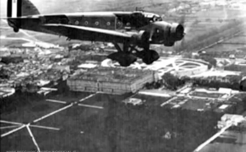 Reggia di Caserta dall'alto foto vintage vista da un elicottero durante la seconda guerra mondiale