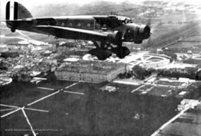 Reggia di Caserta dall'alto foto vintage vista da un elicottero durante la seconda guerra mondiale