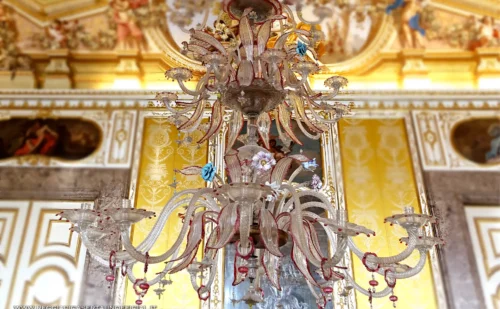 Reggia di Caserta - sala dell'autunno - lampadario di murano salviati