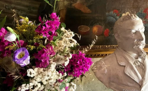 busto fiori console sala da pranzo - Palazzo Mondo a Capodrise Provincia di Caserta