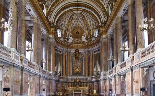 Cappella Con Lampadari Ed Organi Wat 500x309, Reggia di Caserta Unofficial