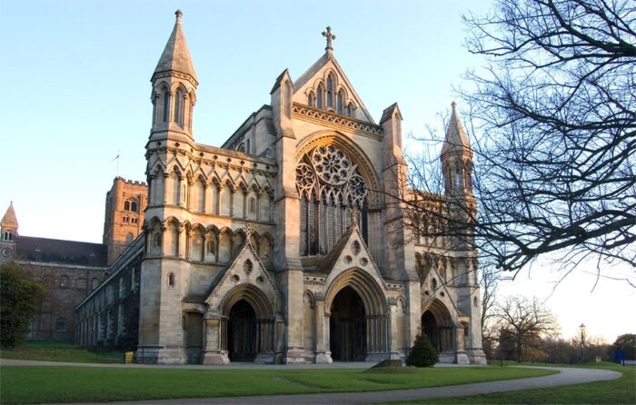 Caserta Gotico Saint Albans, Reggia di Caserta Unofficial
