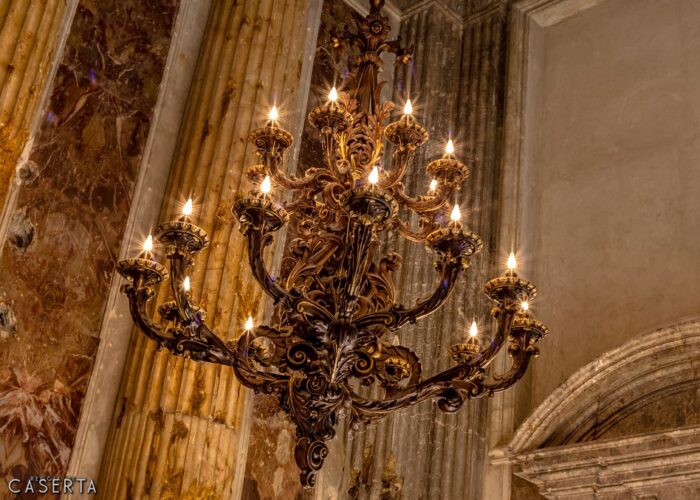 Caserta Lampadario Barocco Cappella Palatina 700x500, Sito non ufficiale della Reggia di Caserta