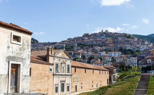 certosa di padula panorama esterno verso città di padula