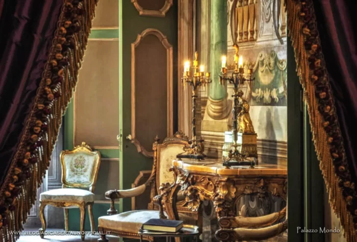 console anticamera salone della galleria - Palazzo Mondo a Capodrise Provincia di Caserta