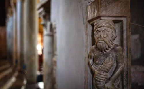 dettaglio interno duomo Casertavecchia - Provincia Reggia di Caserta Unofficial - medioevale