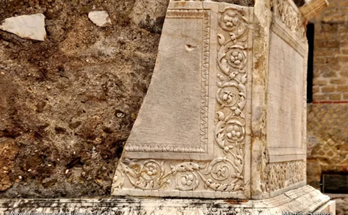 ercolano parco archeologico - bassorilievo