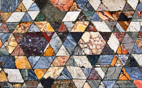 ercolano parco archeologico - pavimento a mosaico di marmi