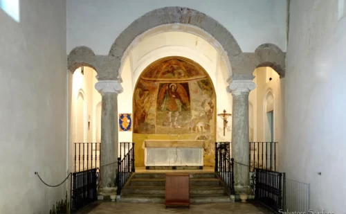 interno dettaglio chiesa San Michele a corte a capua