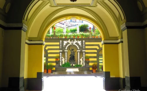 interno ingresso arco palazzo aversa provincia di caserta Reggia di Caserta unofficial