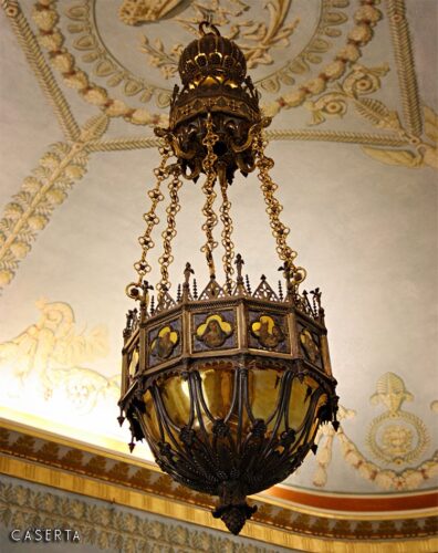 lampadario neogotico Reggia di Caserta cappella di pio ix