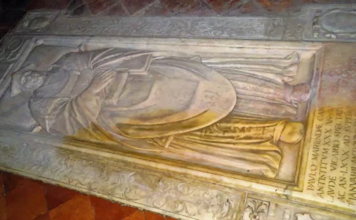 lapide medioevale interno duomo di san paolo aversa provincia di caserta