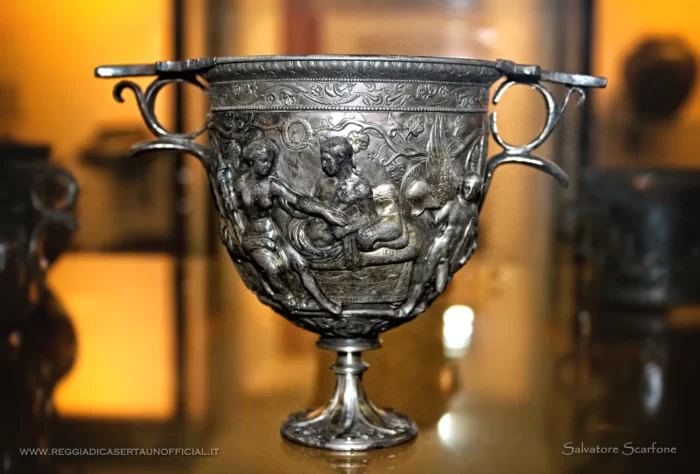 museo archeologico di napoli - pompei - coppa in argento