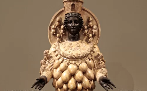 museo archeologico di napoli - statua di Artemide Efesia