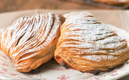 napoli cosa mangiare - piatti tipici napoletani - dolci tipici - sfogliatella