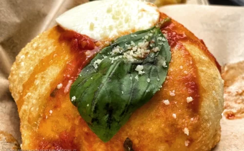 napoli cosa mangiare - piatti tipici napoletani - street food - montanara