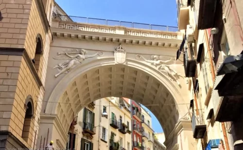 napoli cosa vedere - Arco del Ponte di Chiaia