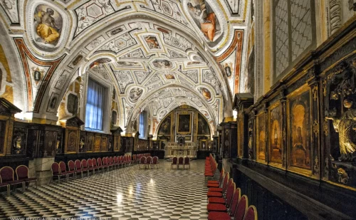 napoli cosa vedere - Chiesa di Sant'Anna dei Lombardi - interno b