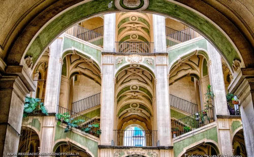 napoli cosa vedere - Scalinata del Palazzo dello Spagnuolo Spagnolo