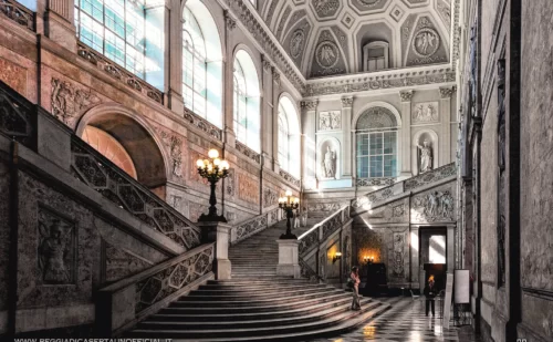 napoli cosa vedere - palazzo reale- scalone