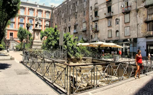 napoli cosa vedere - piazza bellini con scavi