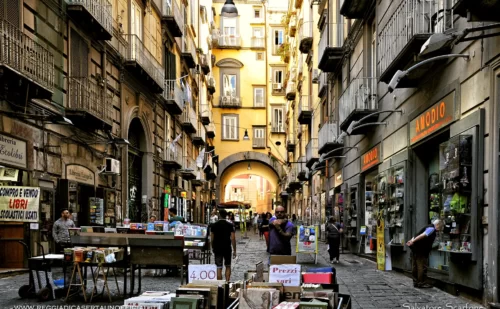 napoli cosa vedere - via san biagio dei librai a port'alba