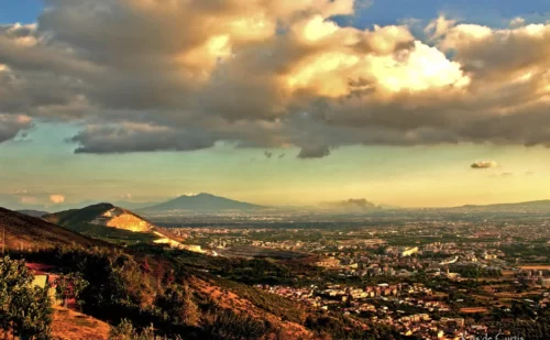 panorama da Casertavecchia a Caserta con Vesuvio - Provincia Reggia di Caserta Unofficial