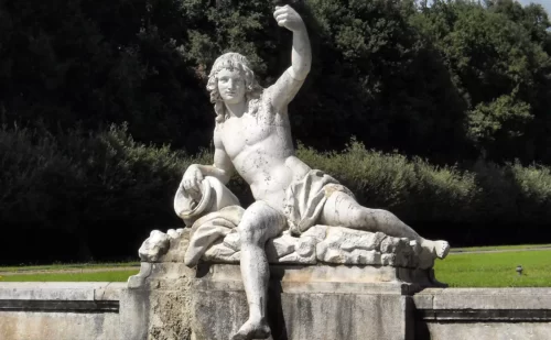 parco della Reggia di Caserta fontana di cerere sculture fiume Aretusa