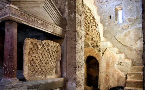 pompei scavi archeologici - cosa visitare - Casa del Menandro - Larario e scala che va al piano superiore