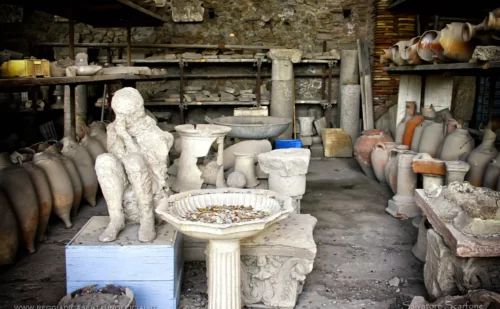 pompei scavi archeologici - cosa visitare - granai del foro con magazzino oggetti e calco in gesso