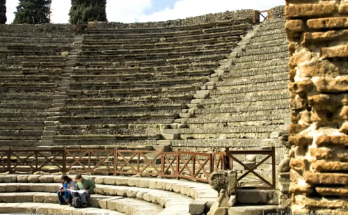 pompei scavi archeologici - cosa visitare - odeion teatro piccolo - dettaglio della sclinata