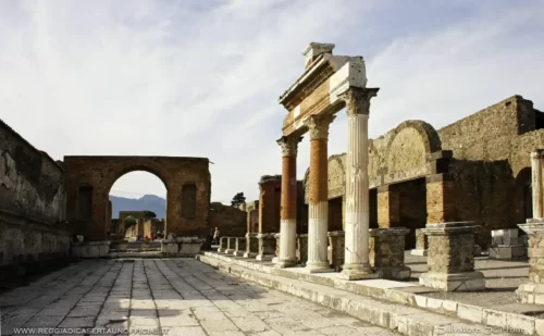 Strada laterale al Tempio di Giove
