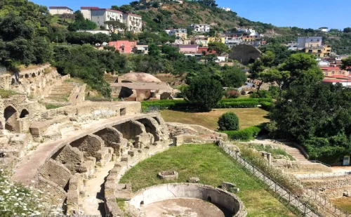 pozzuoli cosa vedere - Parco Archeologico di Baia - teatro