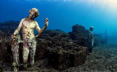 pozzuoli cosa vedere - baia parco sommerso con statue sculture romane