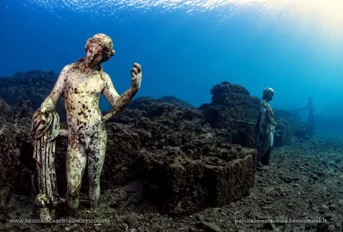 pozzuoli cosa vedere - baia parco sommerso con statue sculture romane