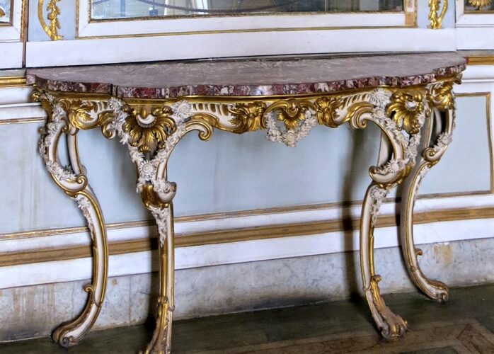 Reggia Caserta Console Rococò, Reggia di Caserta Unofficial