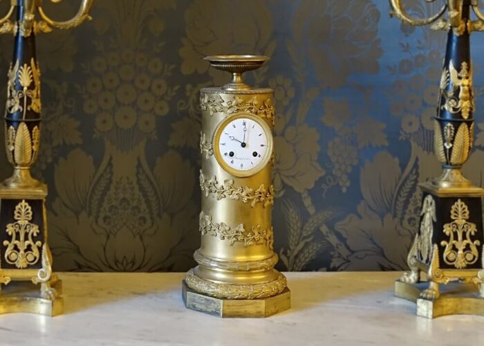 Orologio impero a colonna con edera della Reggia di Caserta - (ENG: Empire column clock with ivy from the Royal Palace of Caserta)