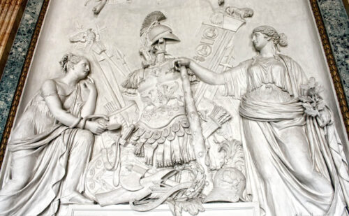 reggia di caserta anticamera dei baroni sala di marte parete dettaglio angolo con altorilievi bassorilievi villareale 2