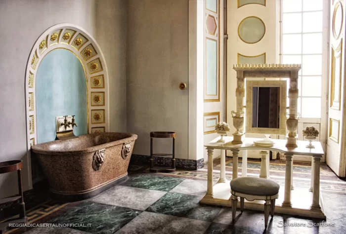 Reggia di Caserta bagno della stanza da letto di re francesco ii stile impero
