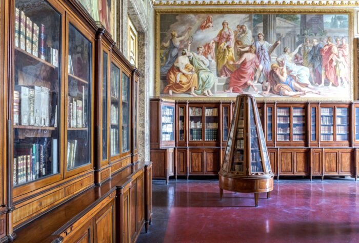 Reggia di Caserta biblioteca palatina terza sala librerie