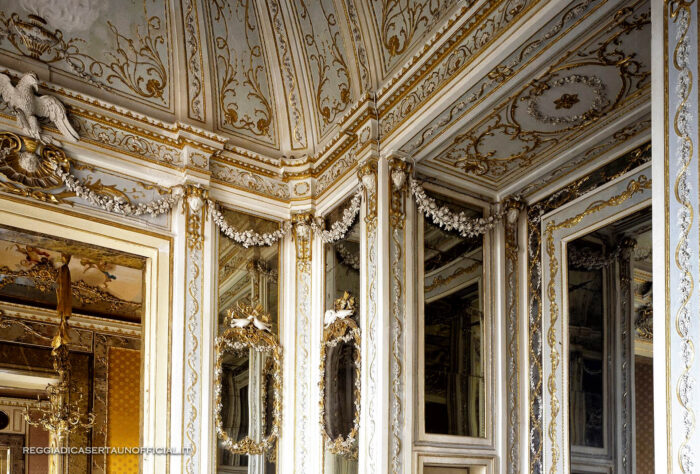 Reggia di Caserta gabinetto degli stucchi - soffitto stucchi