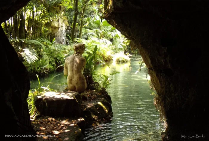Reggia di Caserta giardino inglese bagno di venere statua