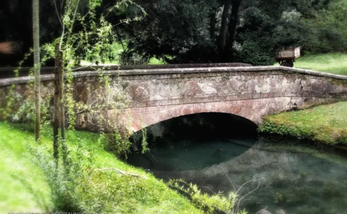 Reggia di Caserta giardino inglese ponte