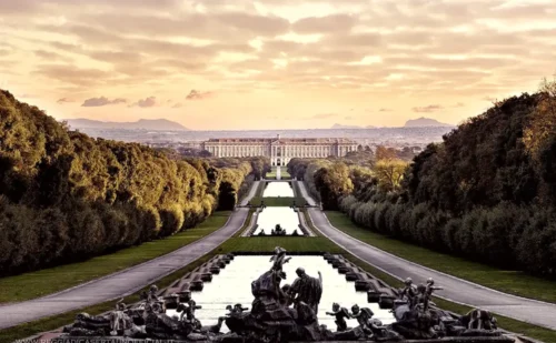 Reggia di Caserta panorama con parco al tramonto piccola