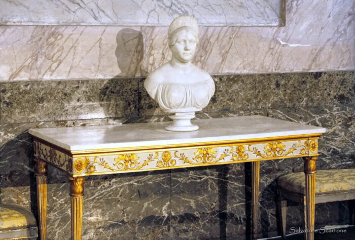 Reggia Di Caserta Sala Degli Alabardieri Arredi Console Busto Scultura, Reggia di Caserta Unofficial