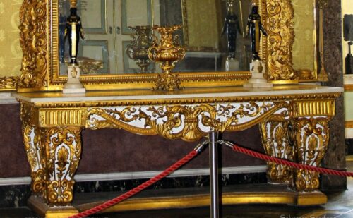 Reggia di Caserta sala del consiglio - arredi tavolo console impero